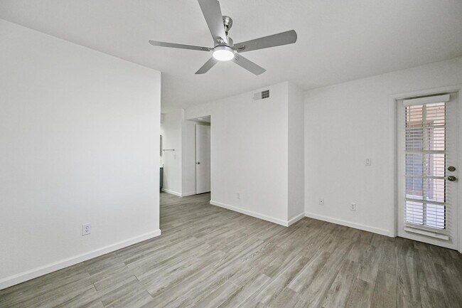 Building Photo - 1075 E Chandler Blvd