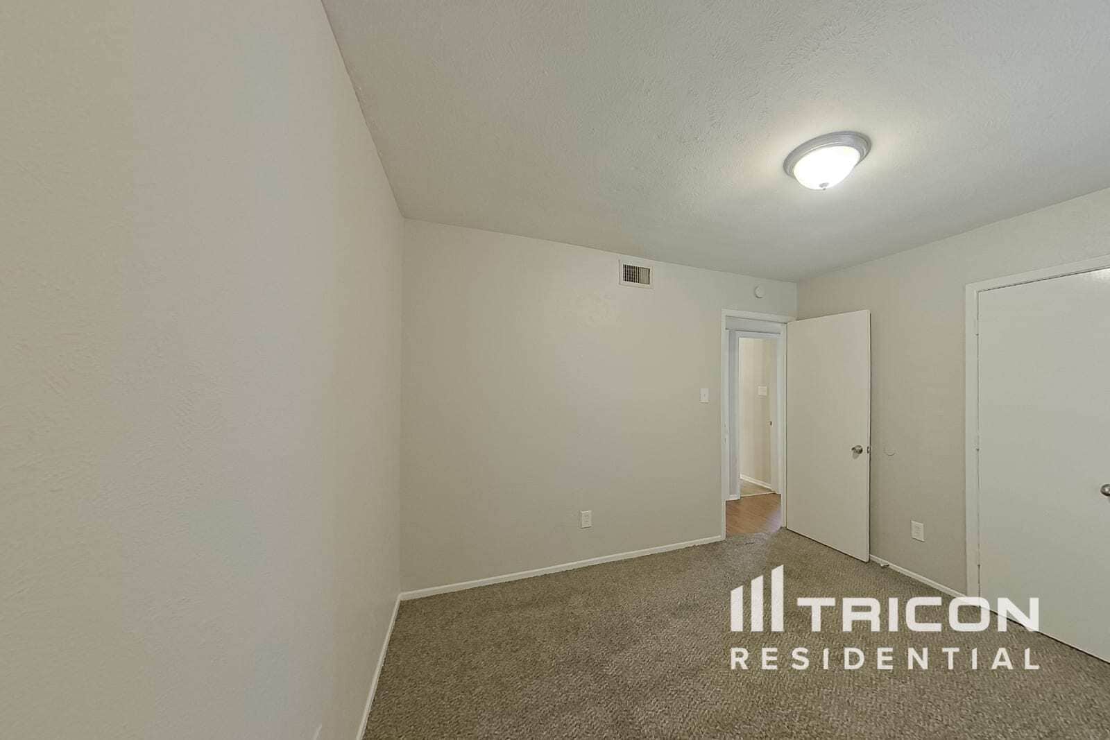 Building Photo - 2507 Arapaho Dr