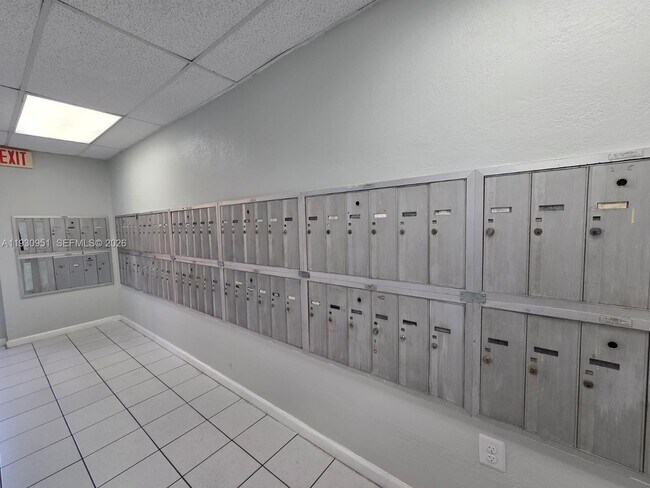 Building Photo - 1800 W 54th St