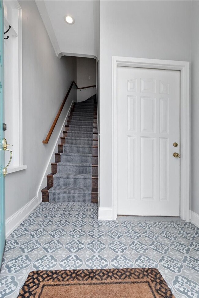 Building Photo - 217 S Bell Ave