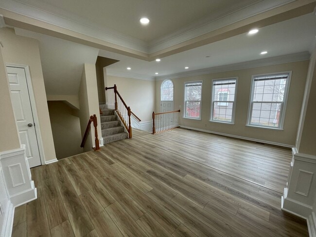 Building Photo - Elegant And Spacious 3 Bed 3.5 Bath Townhome In Vibrant Loudon Parkway Center