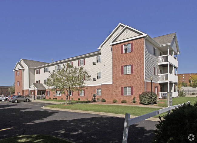 Primary Photo - River Terrace Apartments