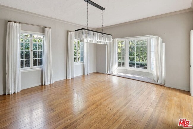 Building Photo - 627 Elm Dr