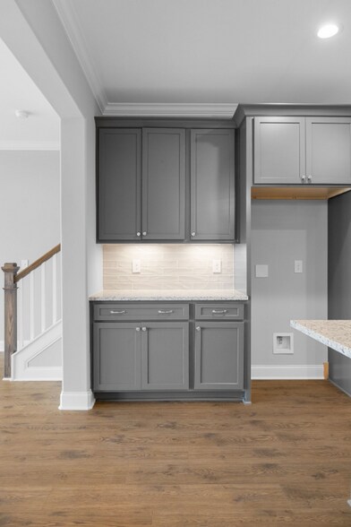 Building Photo - 1909 Gracie Bug Lp