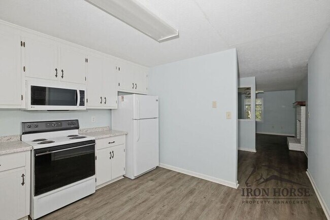 Building Photo - 126 Greenwood Dr