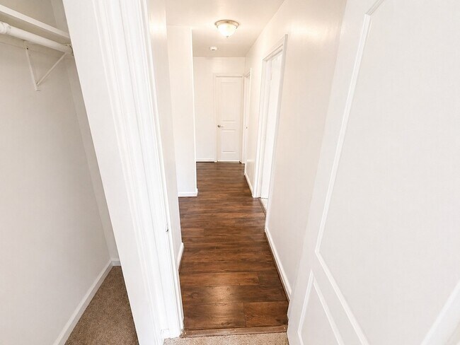 Building Photo - 5103 Willow Glen Dr