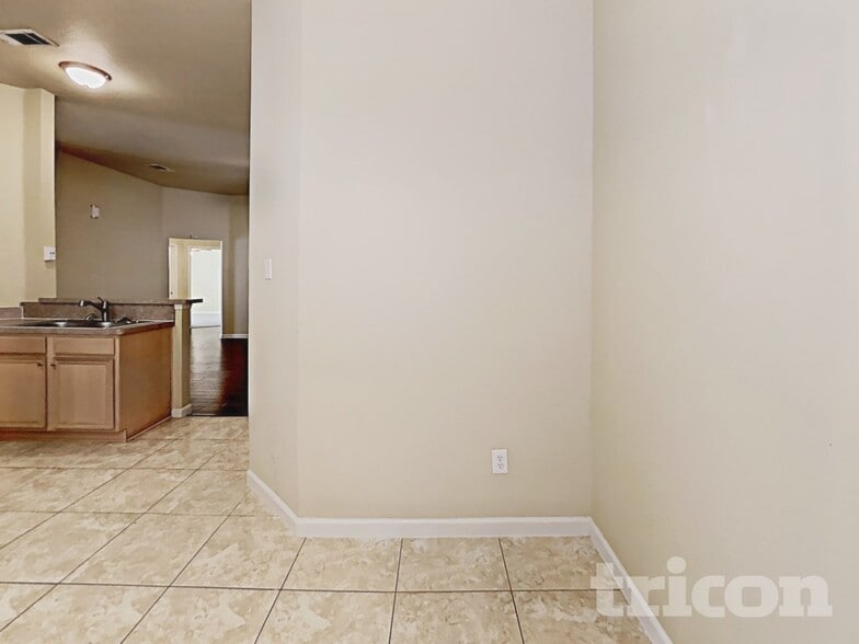 Building Photo - 1205 Rio Vista Dr