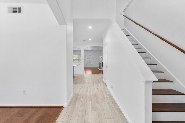 Building Photo - 2610 Cypress Springs Dr