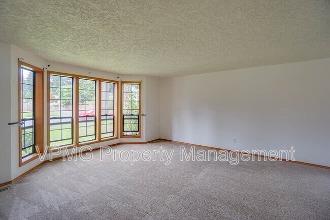 Building Photo - 4017 NE 157th Ave