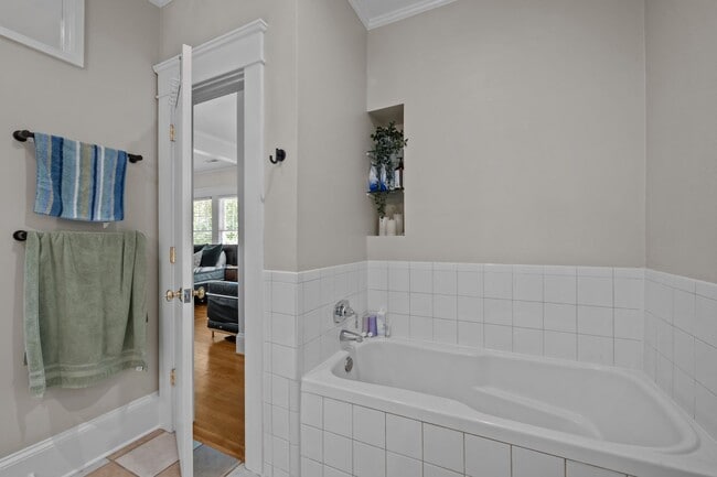 Building Photo - Stunning Historic 4-bedroom home in W Trin...