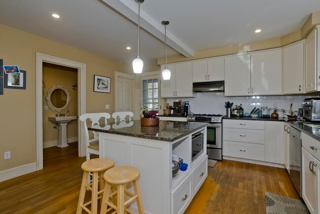 Building Photo - 25 Woodbridge St