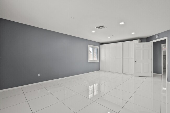 Building Photo - 16001 Filbert St