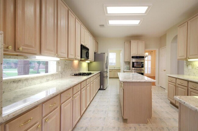 Building Photo - 18811 Cypress Chateau Dr