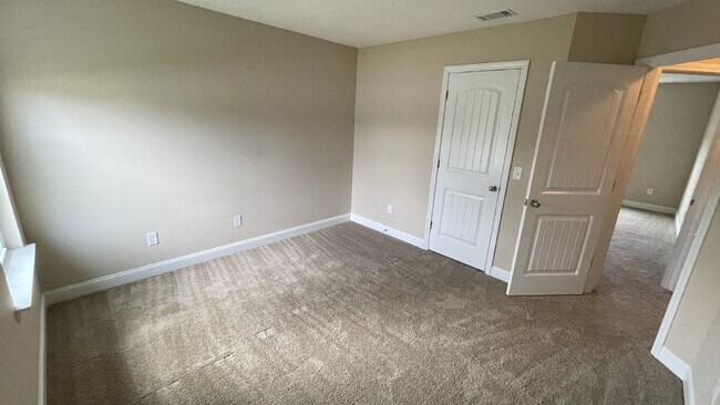 Building Photo - Home For Rent