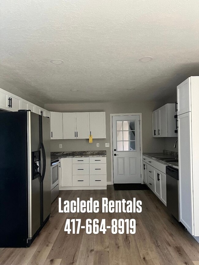 Building Photo - 3 Bedroom 2 Bathroom House