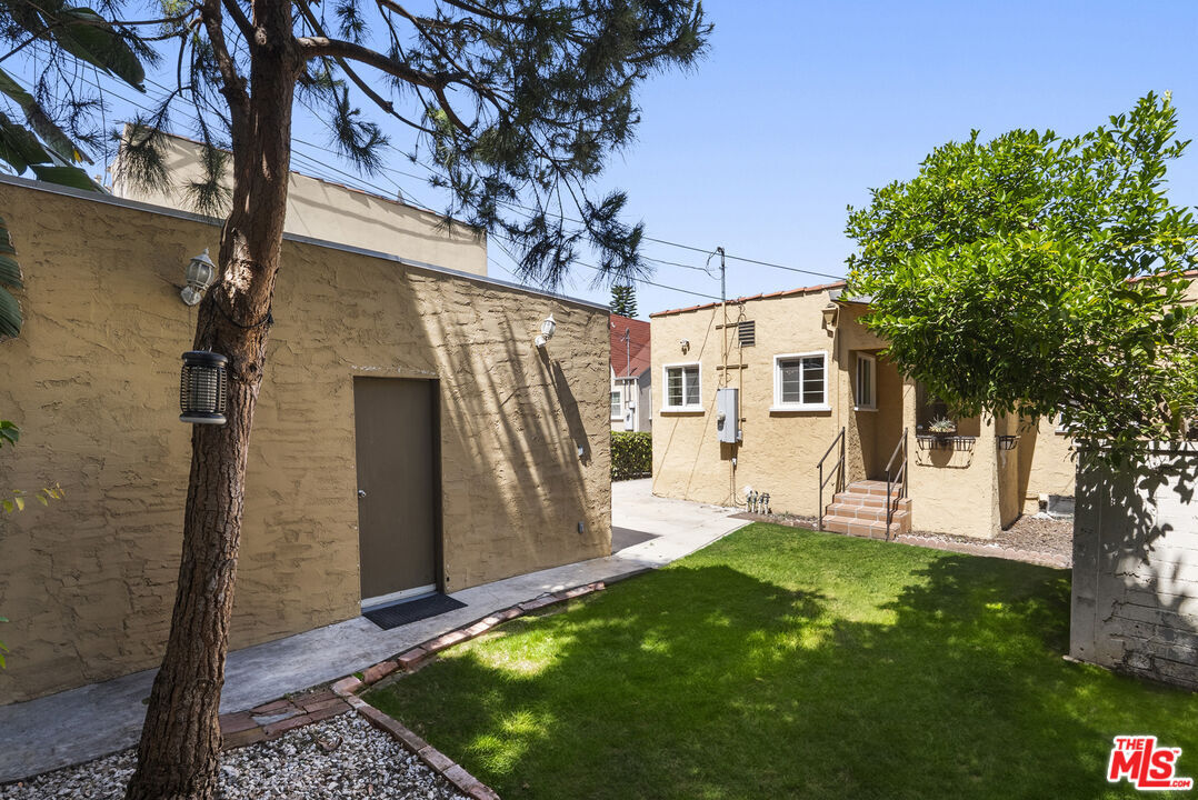 Building Photo - 515 N Kings Rd