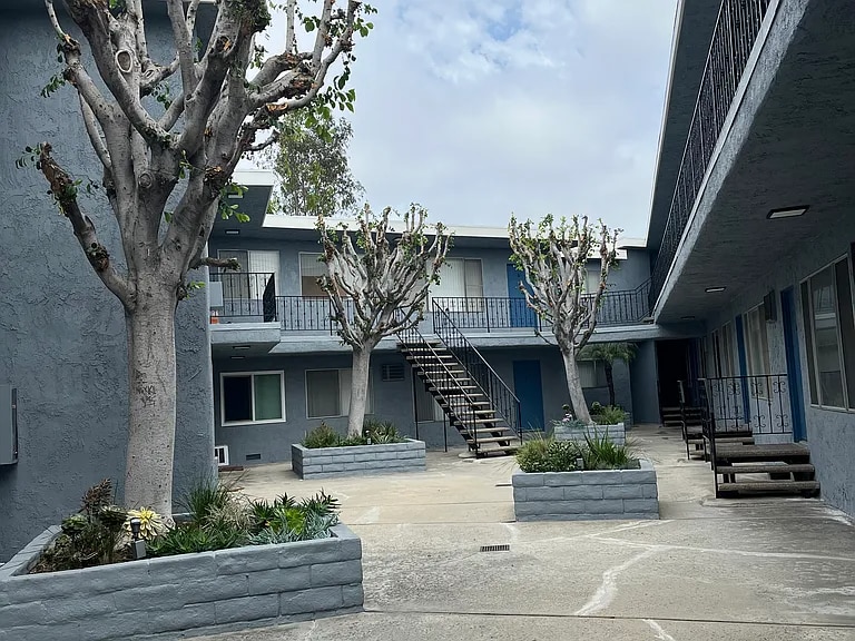 Building Photo - 10541 National Blvd