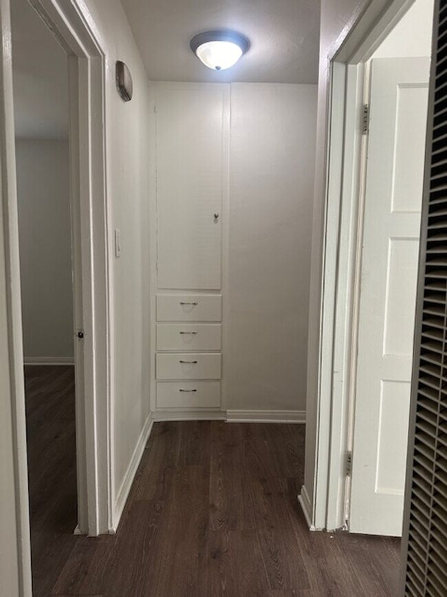 Building Photo - Bald