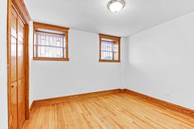 Building Photo - 3806 N Greenview Ave