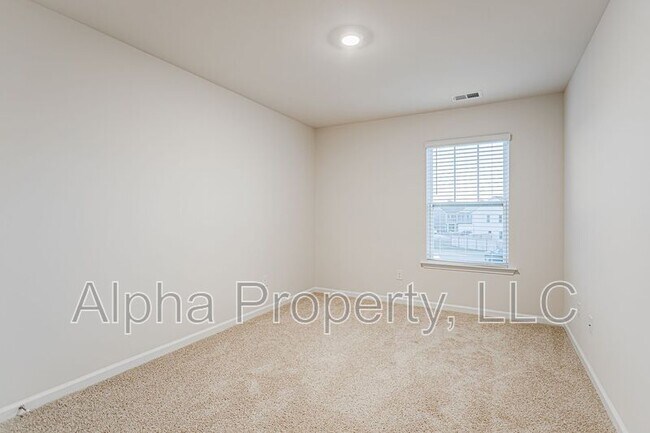 Building Photo - 1210 Murdock Cir