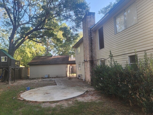 Building Photo - 9902 Kings Walk Round St