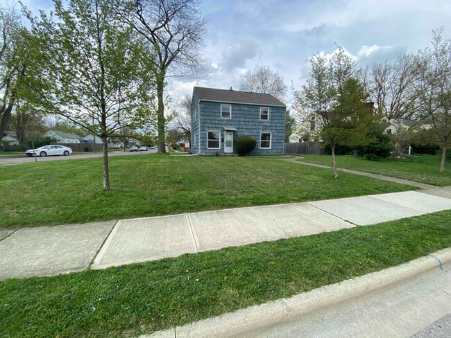 Building Photo - 2740 Ruhl Ave
