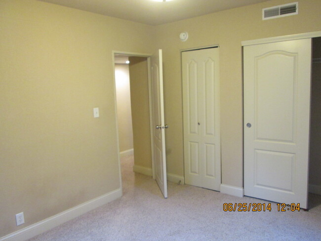 Building Photo - 1 Bedroom Condominium in University Heights