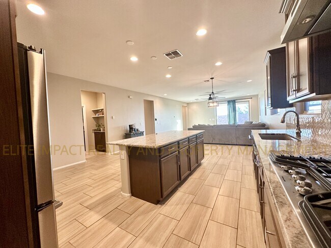 Building Photo - 9814 E Miller Peak Trl