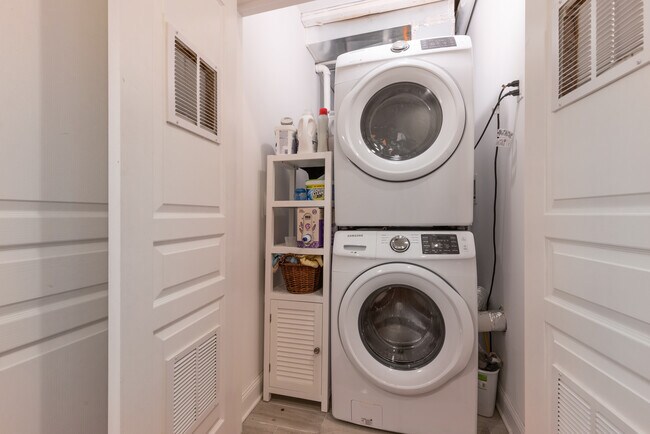 Building Photo - 1900 E Cumberland St