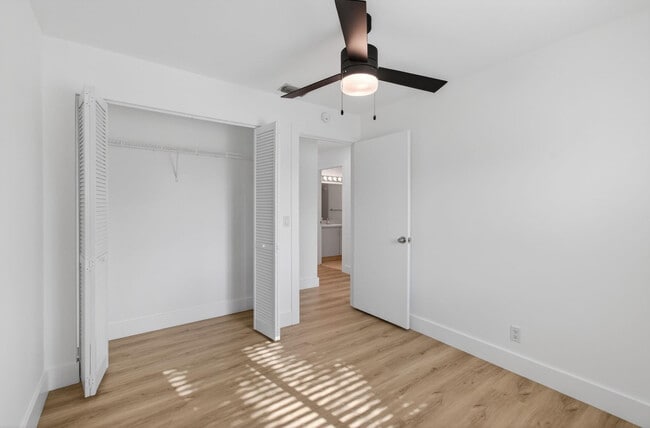 Building Photo - 6425 96th Pl S