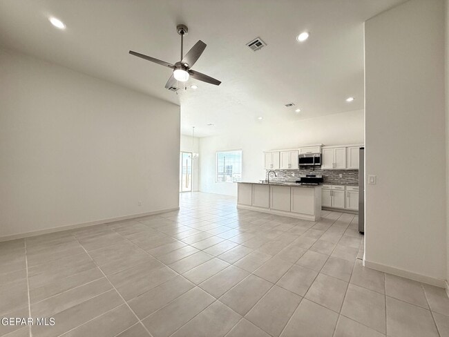 Building Photo - 7792 Enchanted Pk Dr