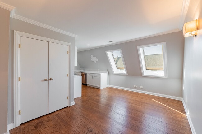Building Photo - 4938 S Drexel Blvd