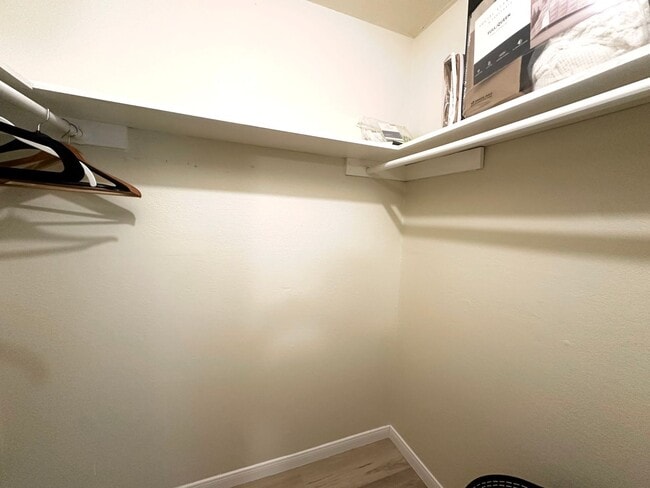 Building Photo - 2 bed 1 bath on Emerald Forest