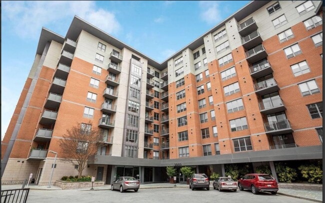 Building Photo - Professionally Managed, 2 Bedroom  1  Bathroom  Condo // Cleveland Park// Amenity Rich Condo