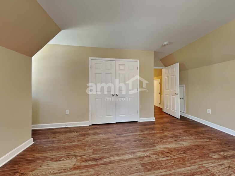 Building Photo - 3150 Glenshire Dr