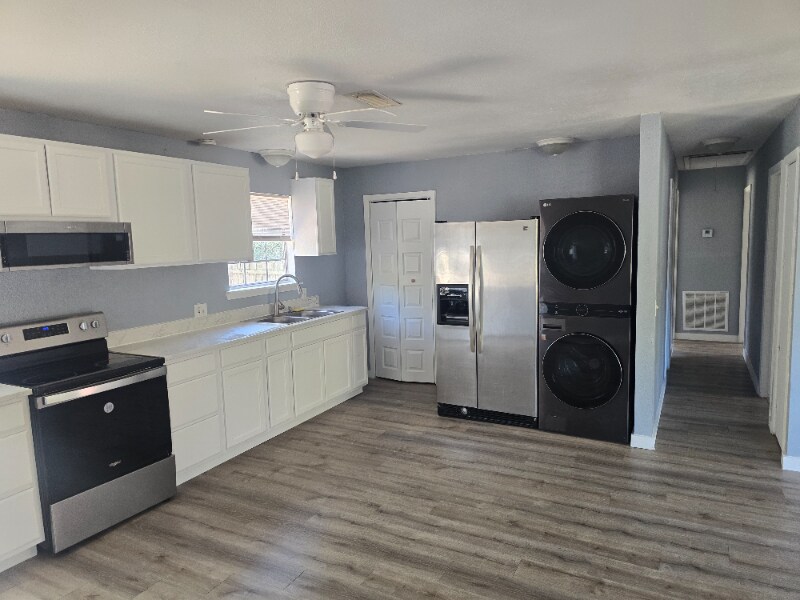 Building Photo - 666 FM356