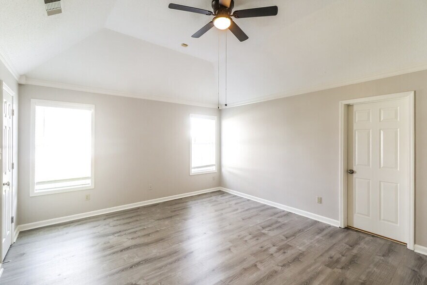 Building Photo - 6665 Millgrove Park Dr