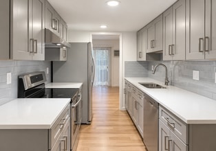 Building Photo - 3160 Eastwood Ct