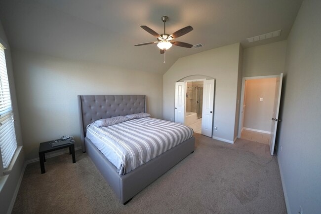 Building Photo - Immaculate First Time Rental in Potranco Run! - Realtor Commission: $750
