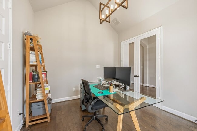 Building Photo - 2106 Stargrass Dr