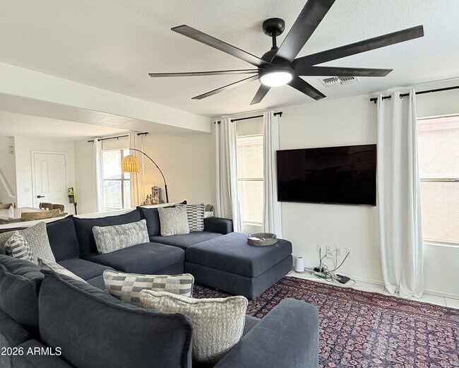 Building Photo - 3033 E Santa Rosa Dr