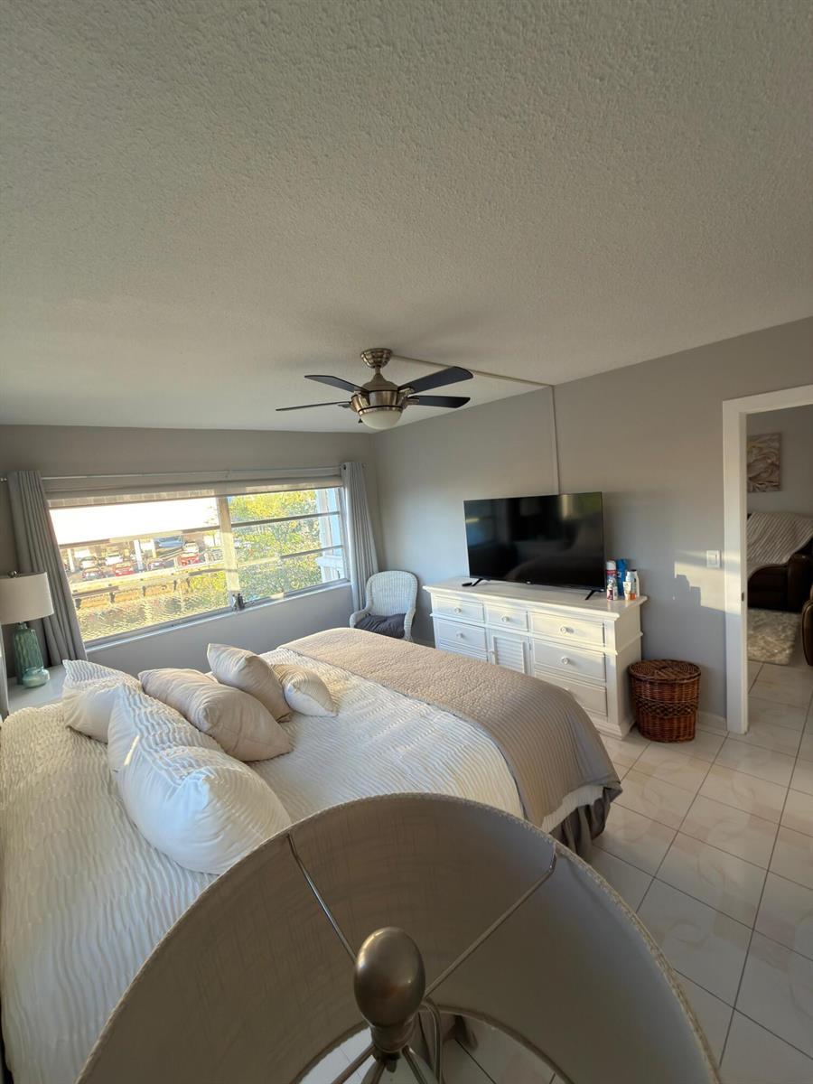 Building Photo - 450 Paradise Isle Blvd