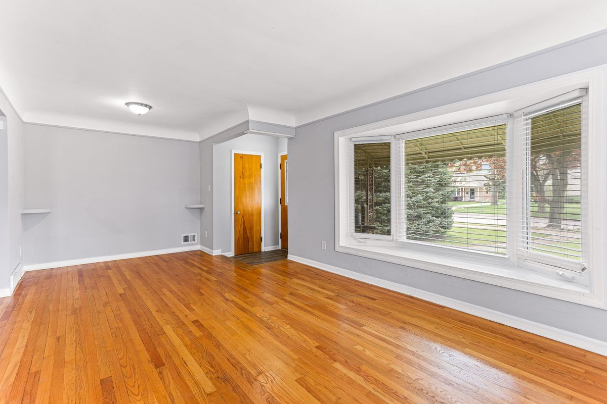 Building Photo - 25346 Fairway Dr