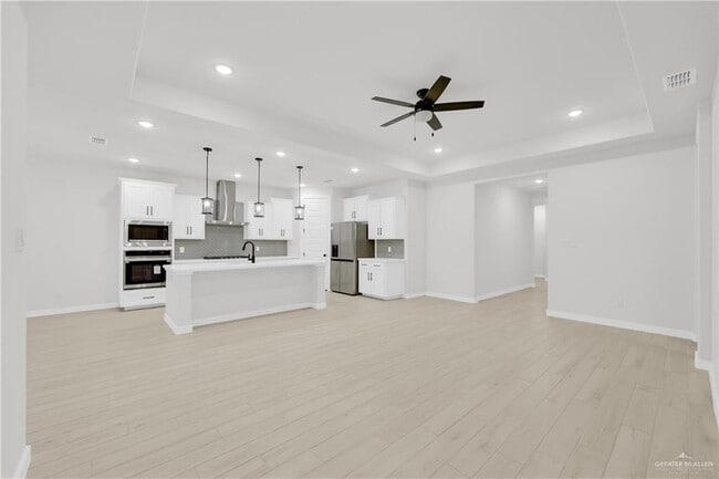 Building Photo - 25 Nerine Ave