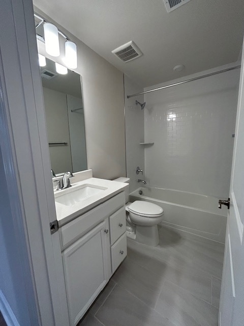 Private bathroom of first floor bedroom - 3503 Carnaby St