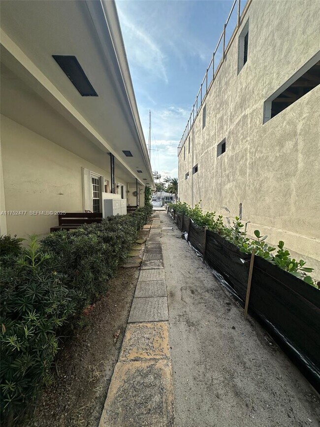 Building Photo - 317 Hendricks Isle