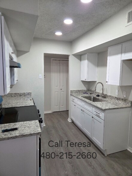 Building Photo - 4325 Chestnut Dr