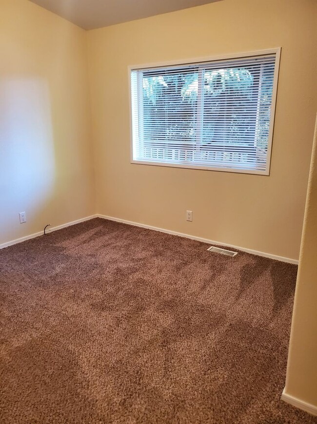 Building Photo - Spacious 3 Bd., 2 Ba near Blaine State Park