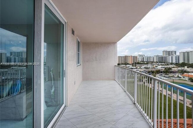 Building Photo - 3020 NE 32nd Ave