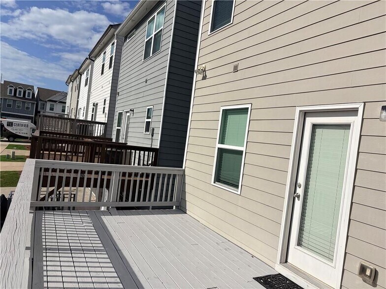 Building Photo - 511 Ruths Dr